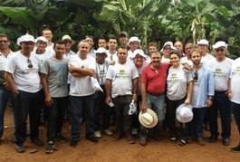 Produtores piauienses conhecem experiência de fruticultura em Petrolina