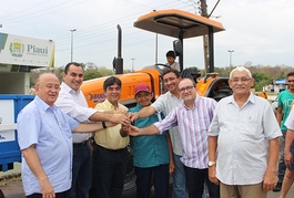 SDR entrega trator e equipamentos agrícolas para famílias na Comunidade Melancias