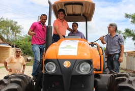SDR entrega kit agrícola e trator para  agricultores de Buriti dos Lopes no valor de R$150 mil 