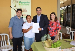 Secretária de Desenvolvimento Rural visita Feira de Base da Agroecológica da UFPI