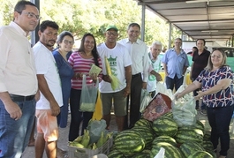 Secretaria da Agricultura Familiar realiza feira do Projeto Cinturão Verde.