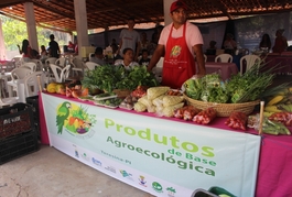 Agricultores familiares têm em feira comunitária oportunidade de comercializar produção