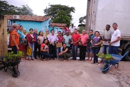 Governo distribui mudas de caju para agricultores de Esperantina, Morro do Chapéu e Luzilândia