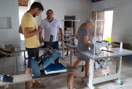 Projeto Viva o Semiárido entrega máquinas para artesãs de Ipiranga