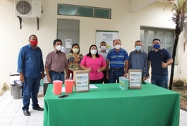 SAF entrega kits para produção de cajuína a agricultores de três Territórios
